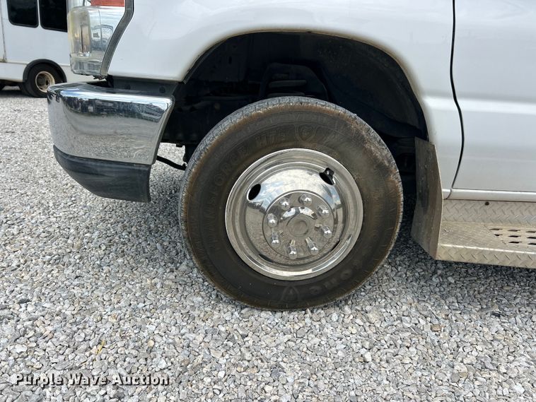 image for item FC5445 2011 Ford E450 Super Duty shuttle bus