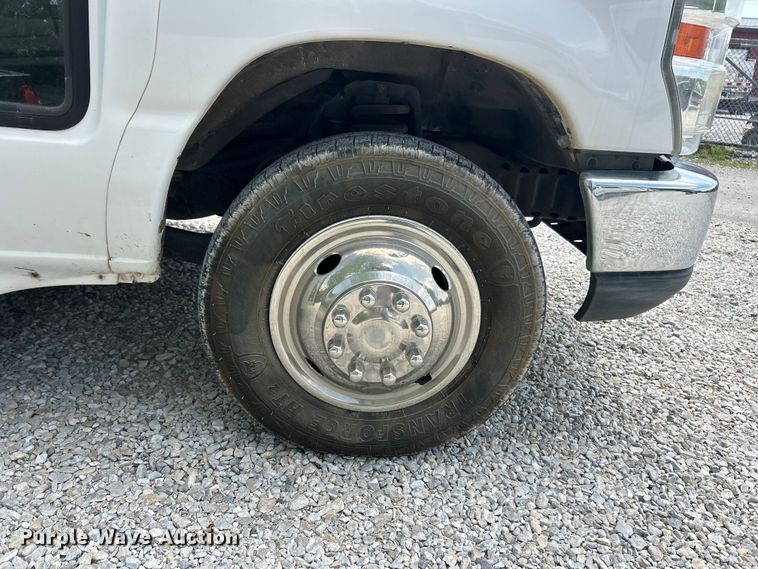 image for item FC5445 2011 Ford E450 Super Duty shuttle bus