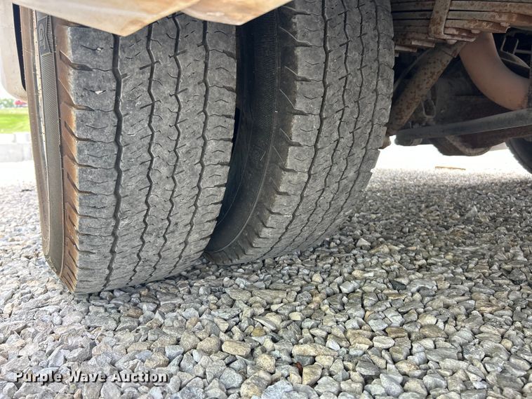 image for item FC5445 2011 Ford E450 Super Duty shuttle bus