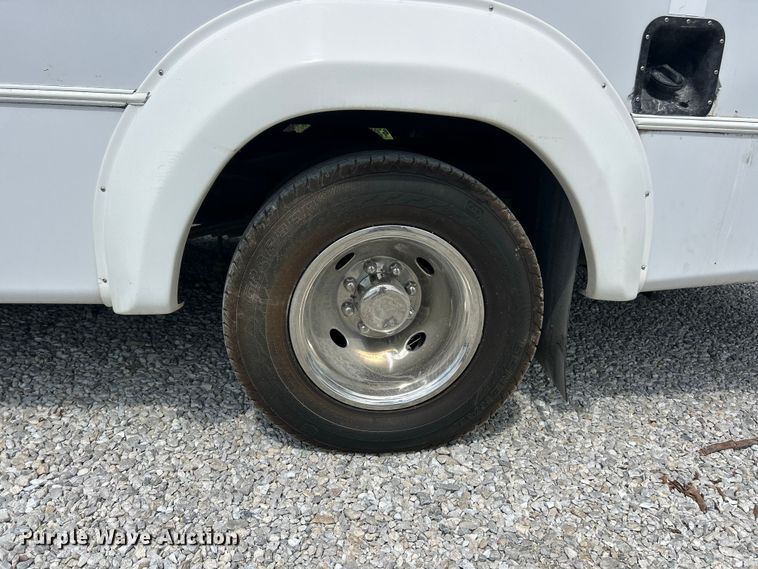 image for item FC5445 2011 Ford E450 Super Duty shuttle bus