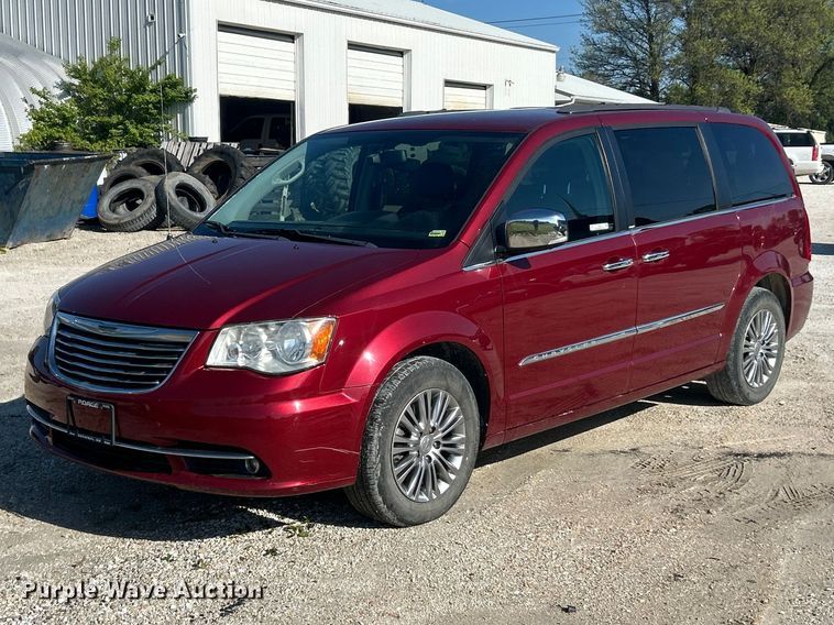 image for item FC5454 2013 Chrysler Town And Country van