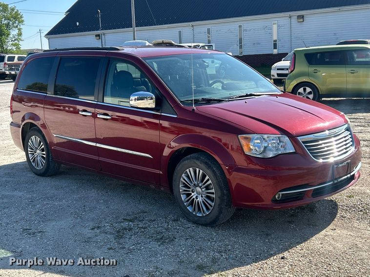 image for item FC5454 2013 Chrysler Town And Country van