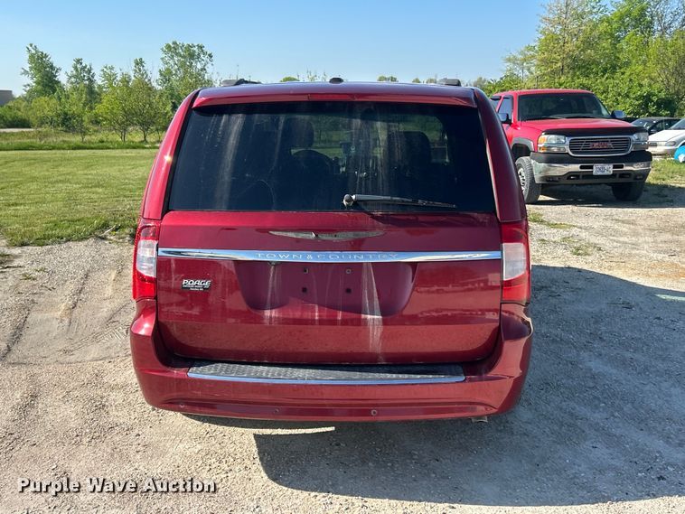 image for item FC5454 2013 Chrysler Town And Country van