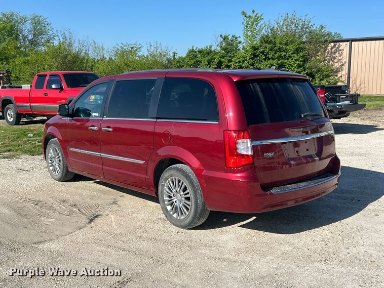 image for item FC5454 2013 Chrysler Town And Country van