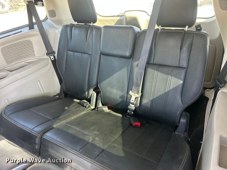 image for item FC5454 2013 Chrysler Town And Country van