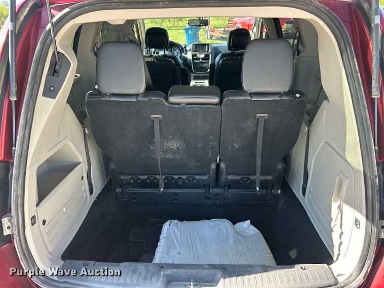 image for item FC5454 2013 Chrysler Town And Country van
