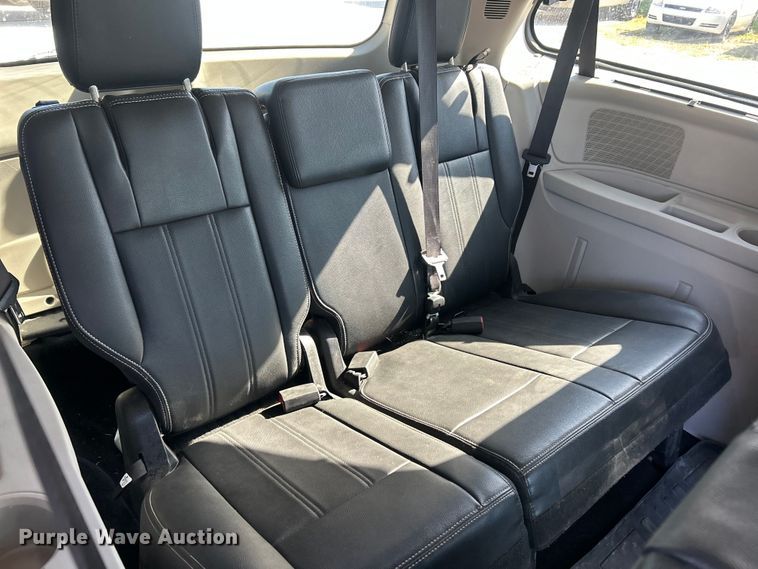image for item FC5454 2013 Chrysler Town And Country van