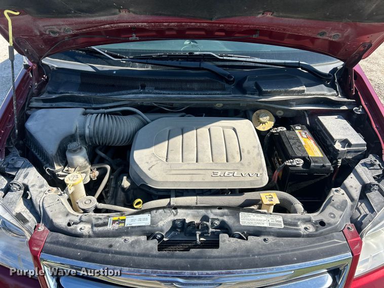 image for item FC5454 2013 Chrysler Town And Country van