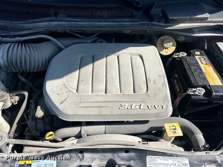image for item FC5454 2013 Chrysler Town And Country van