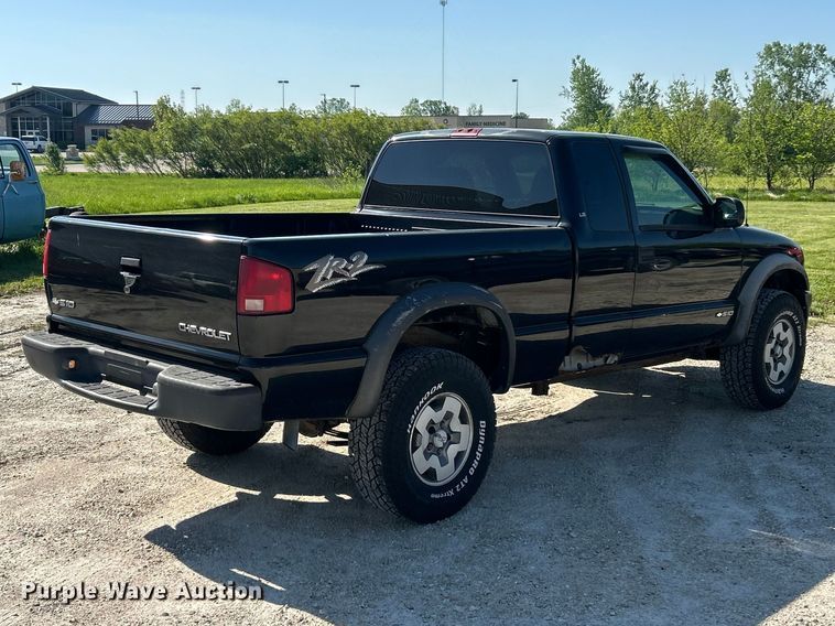 image for item FC5456 2003 Chevrolet S-10 