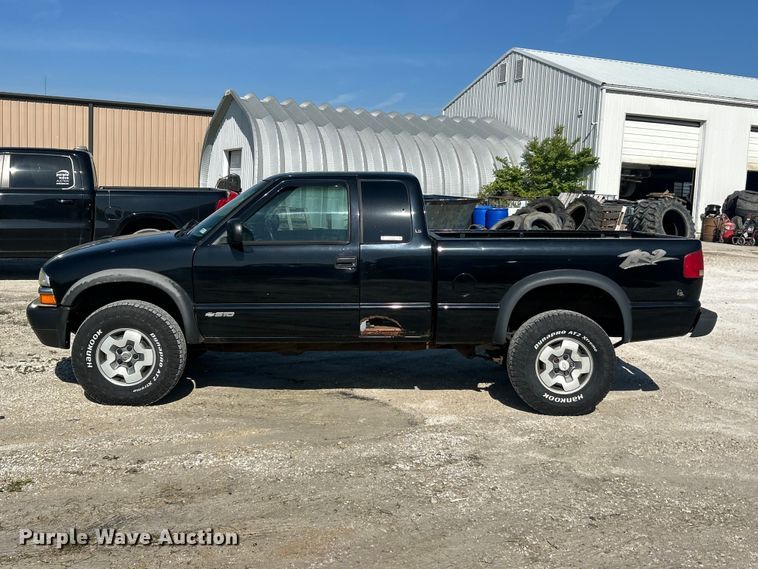 image for item FC5456 2003 Chevrolet S-10 