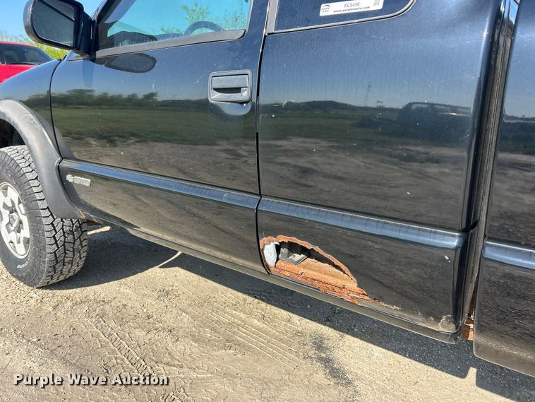 image for item FC5456 2003 Chevrolet S-10 