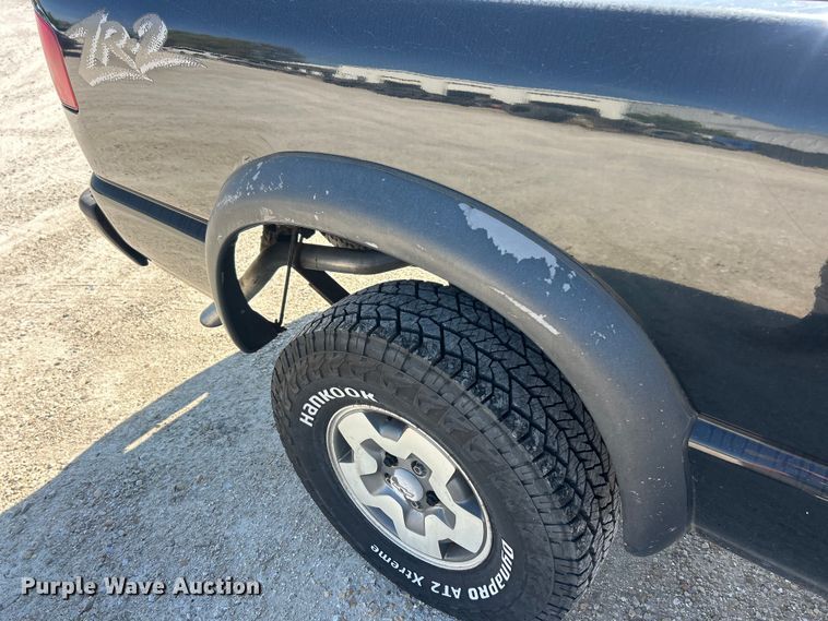 image for item FC5456 2003 Chevrolet S-10 