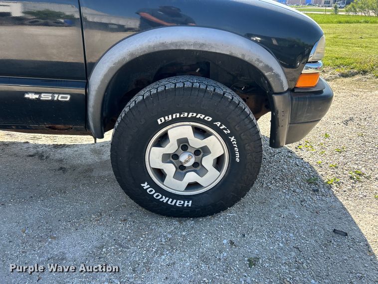 image for item FC5456 2003 Chevrolet S-10 