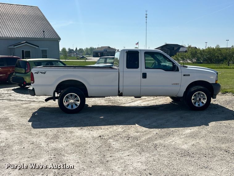 image for item FC5457 2003 Ford F250 Super Duty Ext. Cab pickup truck