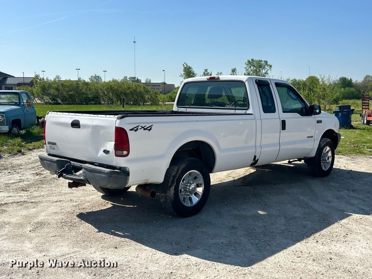 image for item FC5457 2003 Ford F250 Super Duty Ext. Cab pickup truck