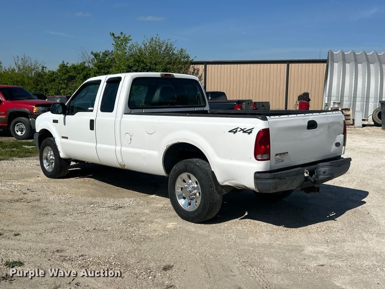 image for item FC5457 2003 Ford F250 Super Duty Ext. Cab pickup truck