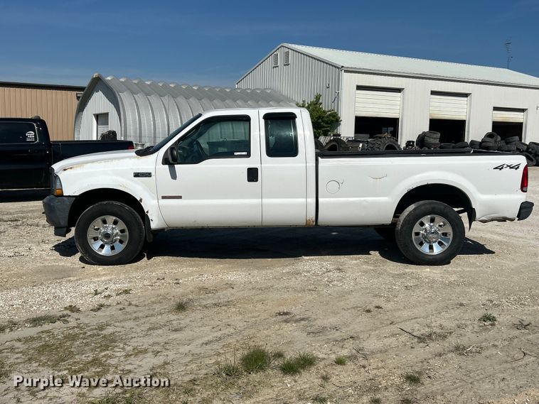 image for item FC5457 2003 Ford F250 Super Duty Ext. Cab pickup truck