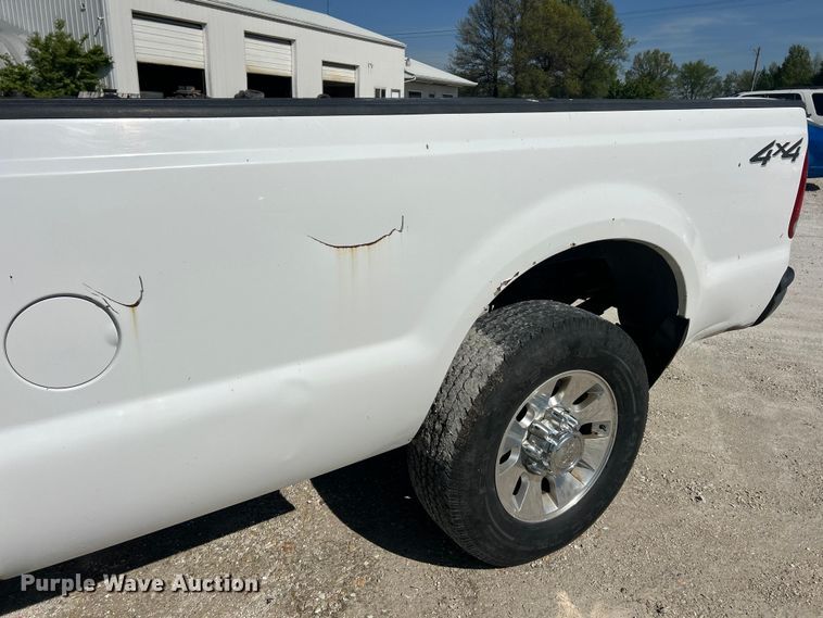 image for item FC5457 2003 Ford F250 Super Duty Ext. Cab pickup truck