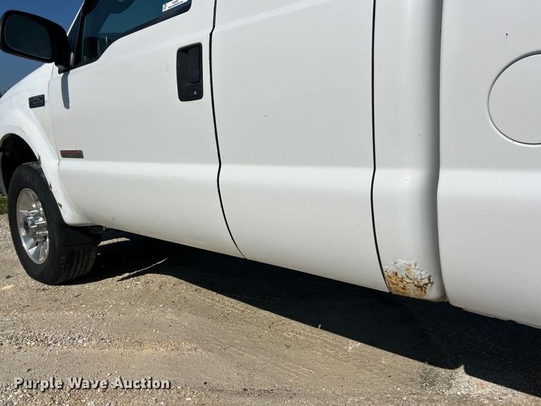 image for item FC5457 2003 Ford F250 Super Duty Ext. Cab pickup truck