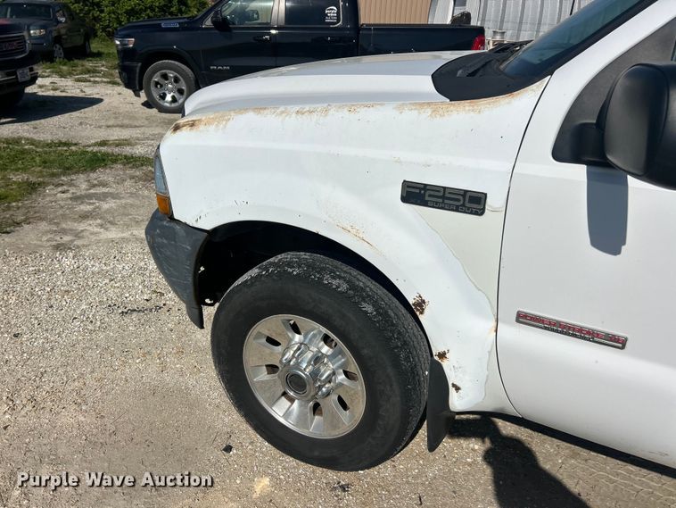 image for item FC5457 2003 Ford F250 Super Duty Ext. Cab pickup truck