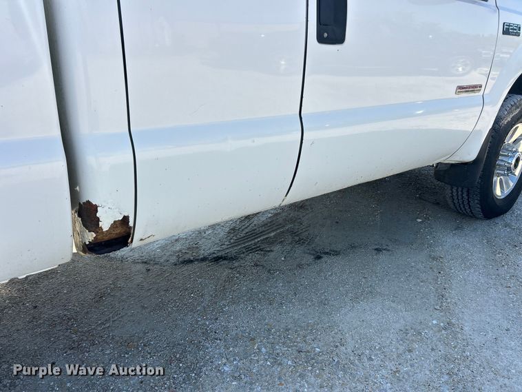 image for item FC5457 2003 Ford F250 Super Duty Ext. Cab pickup truck