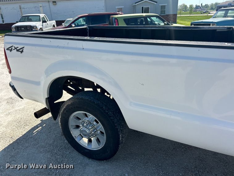 image for item FC5457 2003 Ford F250 Super Duty Ext. Cab pickup truck