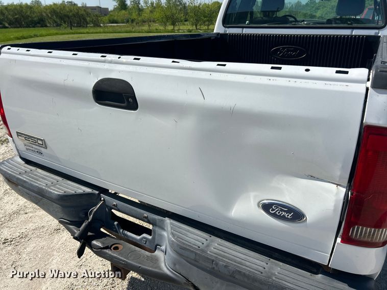 image for item FC5457 2003 Ford F250 Super Duty Ext. Cab pickup truck