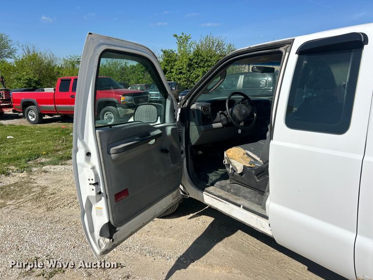 image for item FC5457 2003 Ford F250 Super Duty Ext. Cab pickup truck