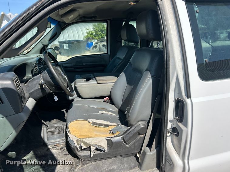 image for item FC5457 2003 Ford F250 Super Duty Ext. Cab pickup truck