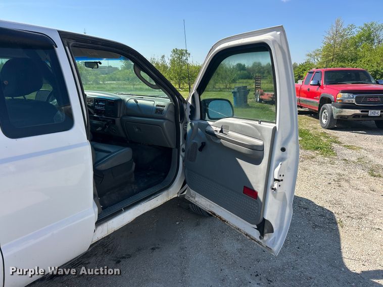 image for item FC5457 2003 Ford F250 Super Duty Ext. Cab pickup truck