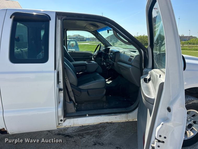 image for item FC5457 2003 Ford F250 Super Duty Ext. Cab pickup truck