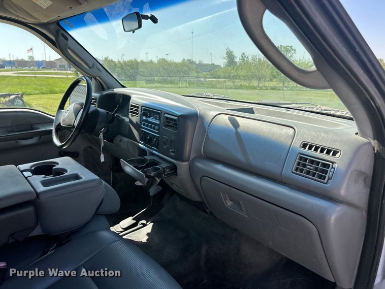 image for item FC5457 2003 Ford F250 Super Duty Ext. Cab pickup truck