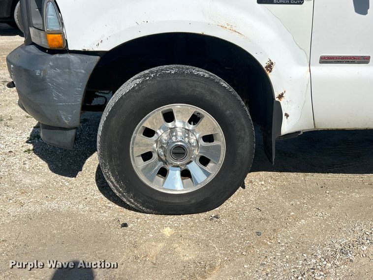 image for item FC5457 2003 Ford F250 Super Duty Ext. Cab pickup truck