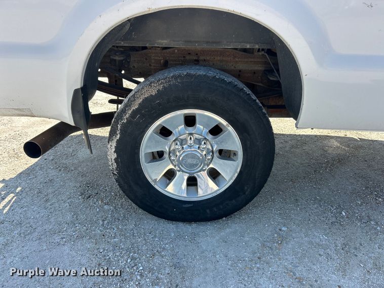 image for item FC5457 2003 Ford F250 Super Duty Ext. Cab pickup truck