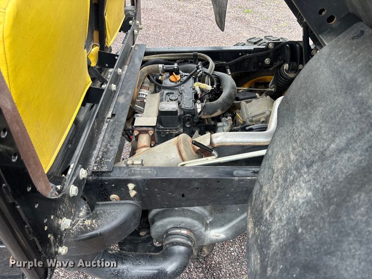 image for item FC5606 2021 John Deere 855M utility vehicle