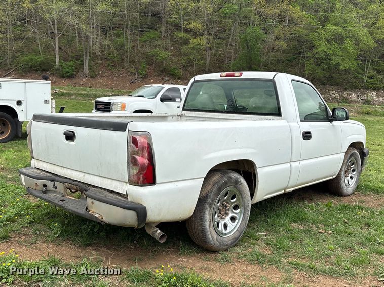 image for item FG0252 2005 Chevrolet Silverado 1500 pickup truck