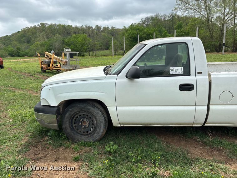 image for item FG0252 2005 Chevrolet Silverado 1500 pickup truck