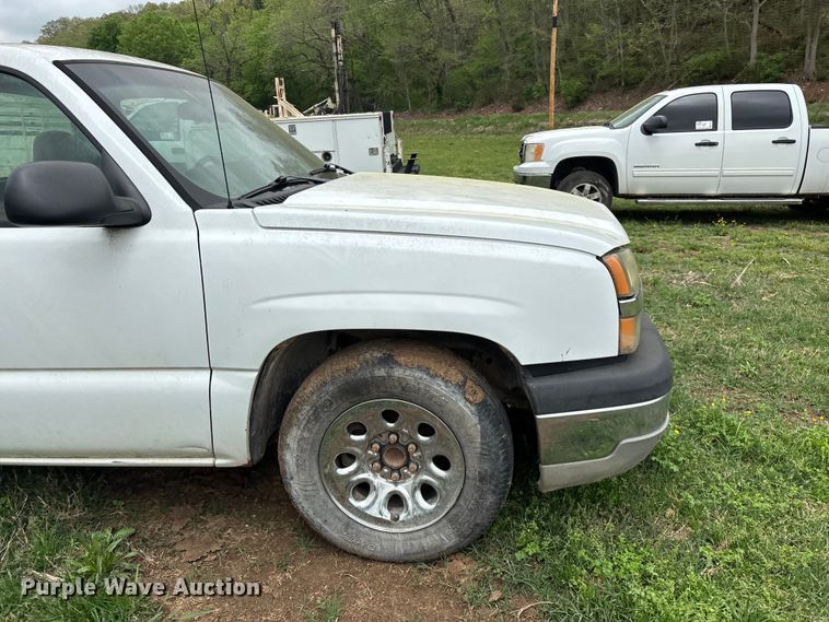 image for item FG0252 2005 Chevrolet Silverado 1500 pickup truck