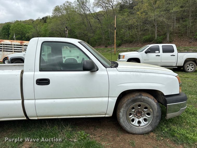 image for item FG0252 2005 Chevrolet Silverado 1500 pickup truck