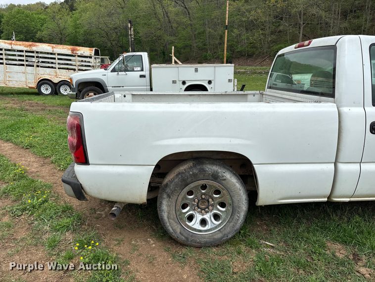 image for item FG0252 2005 Chevrolet Silverado 1500 pickup truck