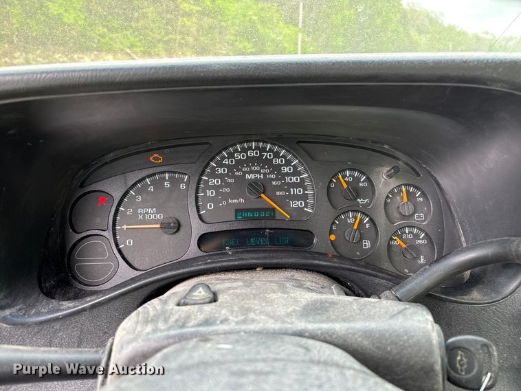 image for item FG0252 2005 Chevrolet Silverado 1500 pickup truck