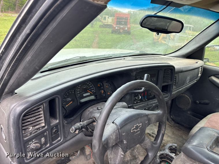 image for item FG0252 2005 Chevrolet Silverado 1500 pickup truck