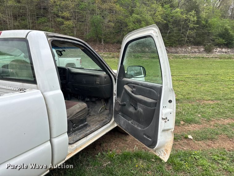 image for item FG0252 2005 Chevrolet Silverado 1500 pickup truck