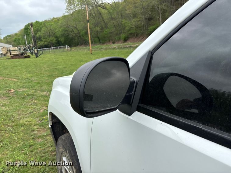 image for item FG0253 2011 GMC Sierra 1500 Crew Cab pickup truck