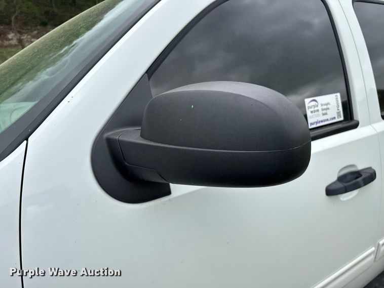 image for item FG0253 2011 GMC Sierra 1500 Crew Cab pickup truck