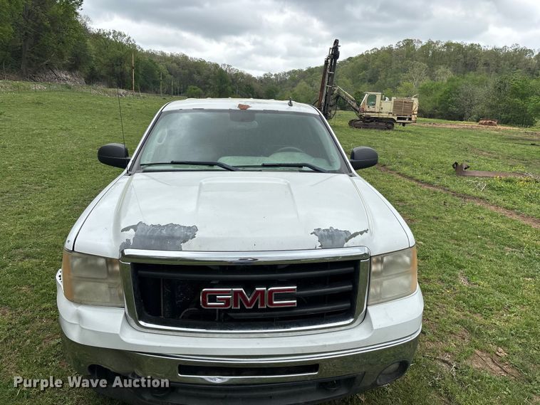 image for item FG0253 2011 GMC Sierra 1500 Crew Cab pickup truck