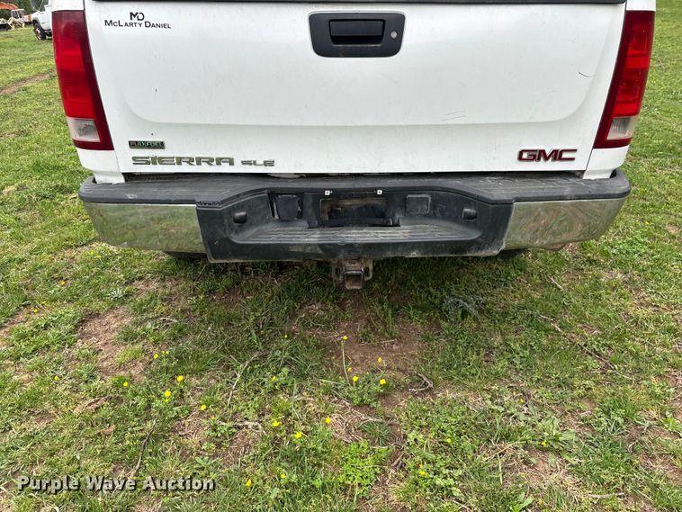 image for item FG0253 2011 GMC Sierra 1500 Crew Cab pickup truck