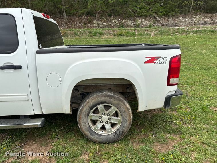 image for item FG0253 2011 GMC Sierra 1500 Crew Cab pickup truck