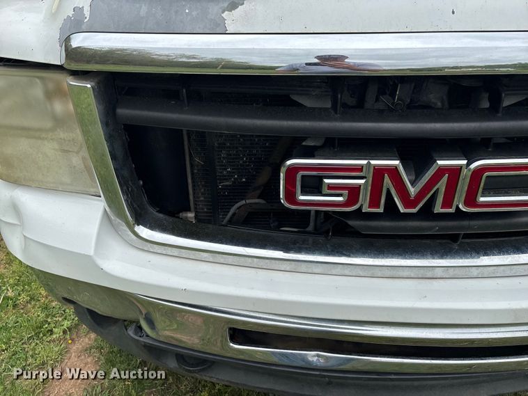 image for item FG0253 2011 GMC Sierra 1500 Crew Cab pickup truck